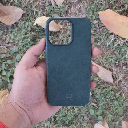 Modern Vintage Leather Case: iPhone 13 Series