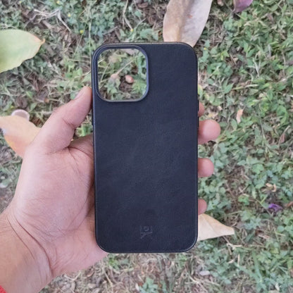 Modern Vintage Leather Case: iPhone 13 Series