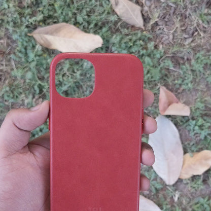 Modern Vintage Leather Case: iPhone 13 Series