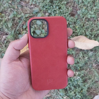 Modern Vintage Leather Case: iPhone 13 Series