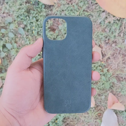 Modern Vintage Leather Case: iPhone 13 Series