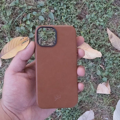 Modern Vintage Leather Case: iPhone 13 Series