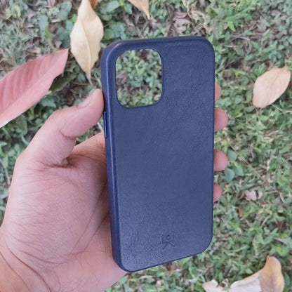 Modern Vintage Leather Case: iPhone 12 Series