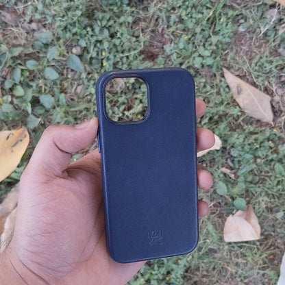 Modern Vintage Leather Case: iPhone 13 Series