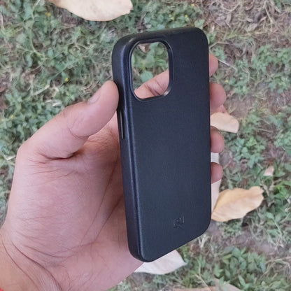 Modern Vintage Leather Case: iPhone 13 Series