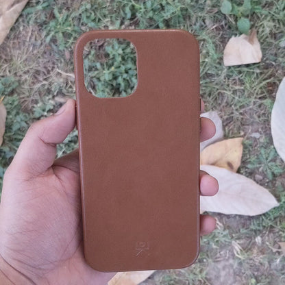 Modern Vintage Leather Case: iPhone 12 Series