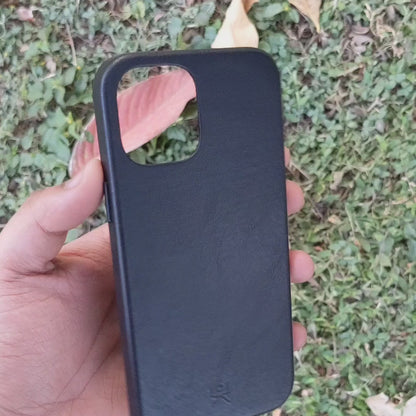 Modern Vintage Leather Case: iPhone 12 Series